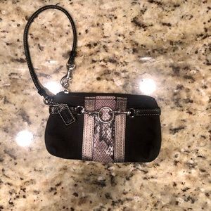 ✨Authentic✨ Coach Wristlet